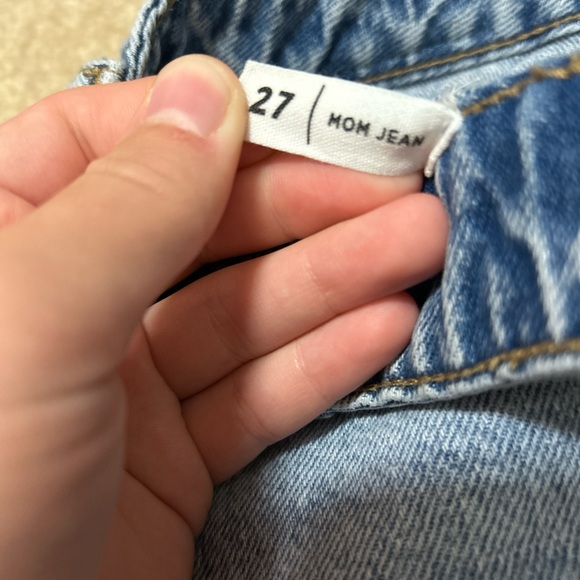 Pacsun Mid Rise Blue Ripped Mom Jeans. Size 27 - Picture 2 of 3